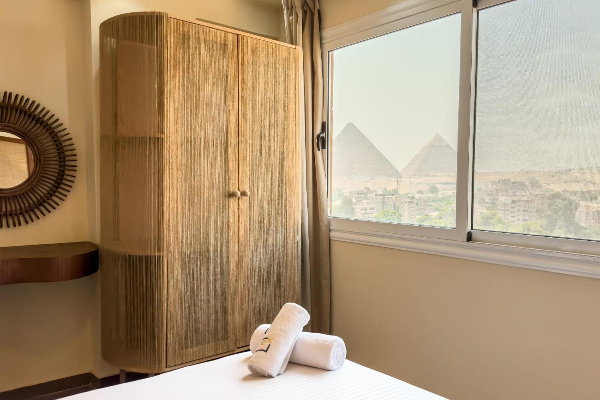The 2 Bdr Pyramids Pictorial Place In Giza * Cairo